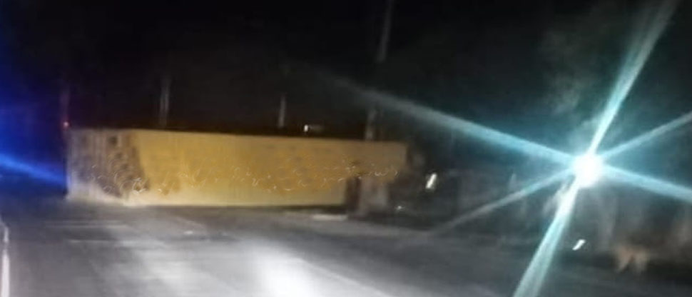 Auxilian a motorista de rastra que resultó gravemente lesionado en la carretera a Metapán