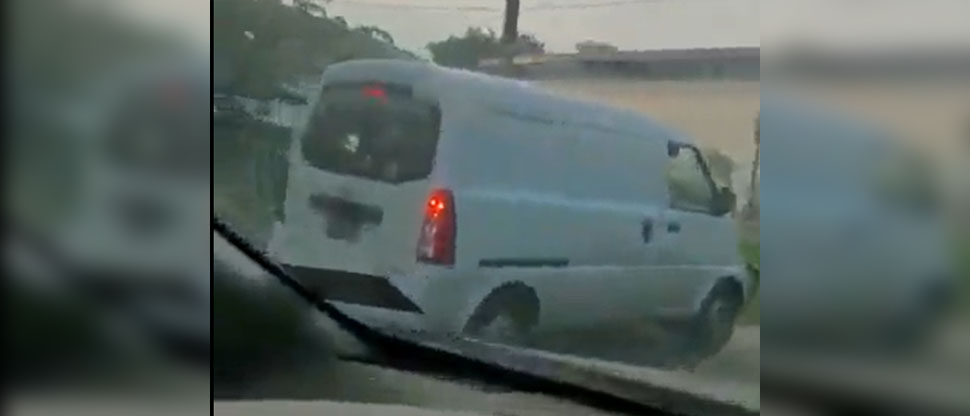 Captan a vehículo tipo panel circulando en sentido contrario en la carretera a Metapán