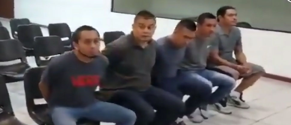 Banda que simulaba ser policías para cometer sus fechorías enfrenta a la justicia