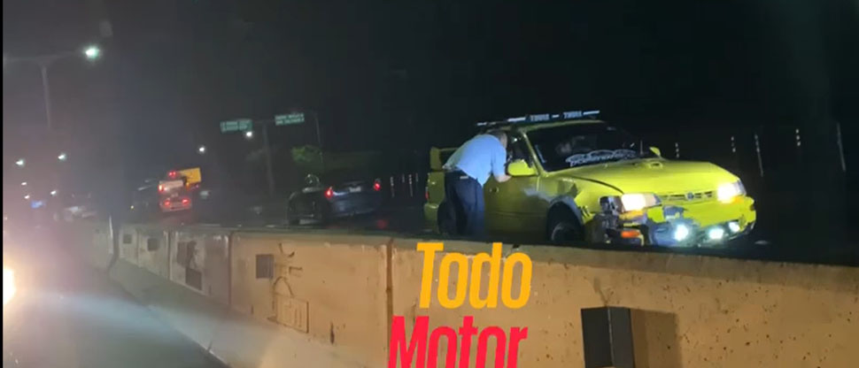 Lo volvieron a hacer: Carro en contrasentido choca con otro en el bulevar Monseñor Romero