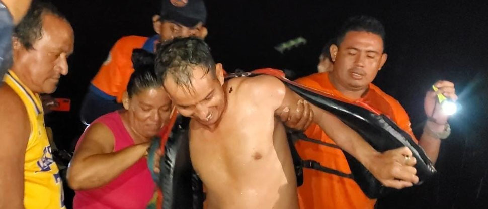 Este es el momento exacto del rescate de hombre que pasó 13 horas atrapado en una isleta