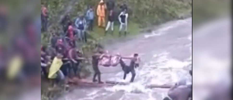 VIDEO: Soldado pierde la vida tras caer a río mientras cargaba ayuda humanitaria en Guatemala