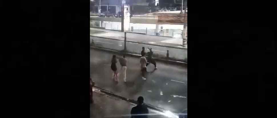 VIDEO: Captan nuevo hecho de intolerancia frente a popular bar de San Salvador