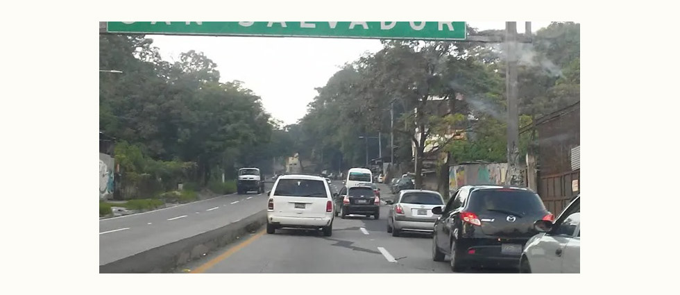 Adulto pierde la vida al ser arrollado cuando intentaba cruzar la calle en Apopa