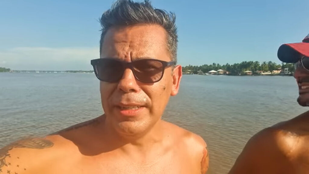 Roberto Acosta reafirma que es «feliz» como soltero