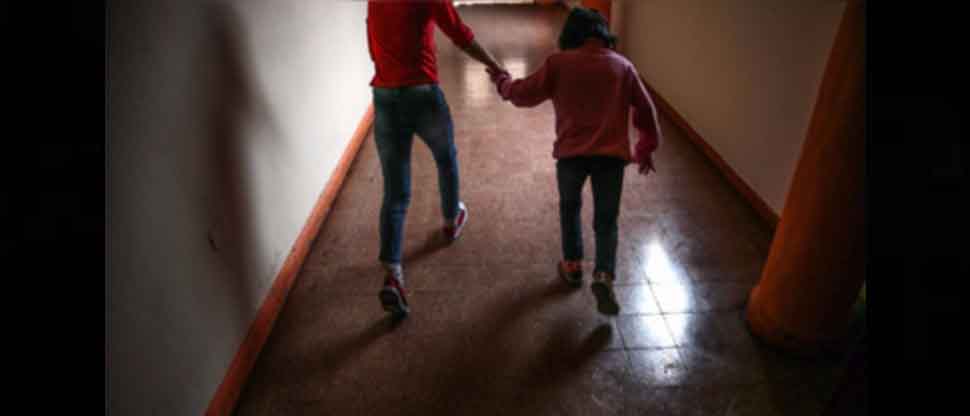 Sujeto se quedaba a dormir en la casa de un amigo para aprovecharse de su hermana menor