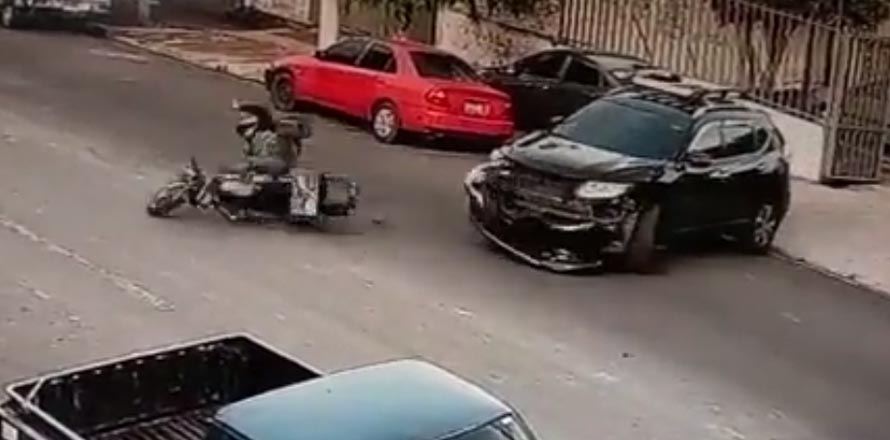 En cámaras de videovigilancia queda registrado fuerte accidente de tránsito en San Salvador