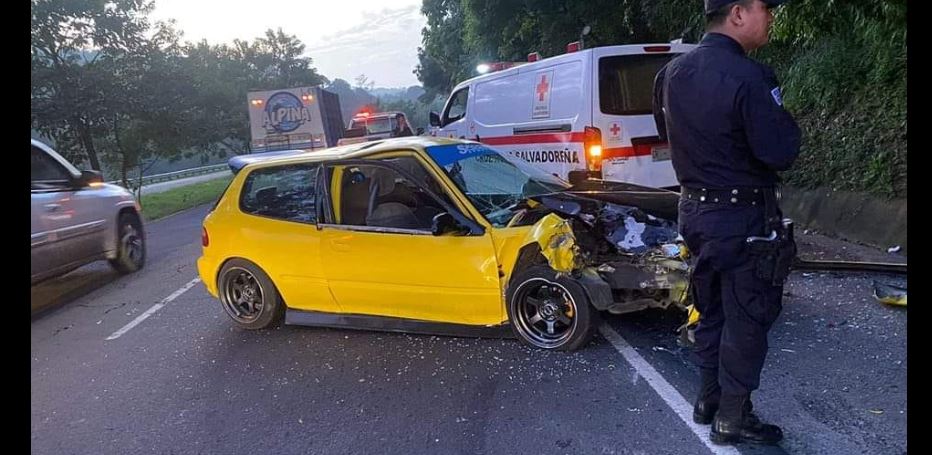 Conductor choca con una ambulancia que atendía emergencia en Cojutepeque