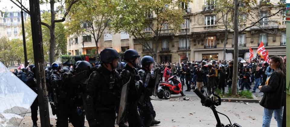 Cerca de 300,000 personas exigen aumento salarial en Francia en jornada de protesta