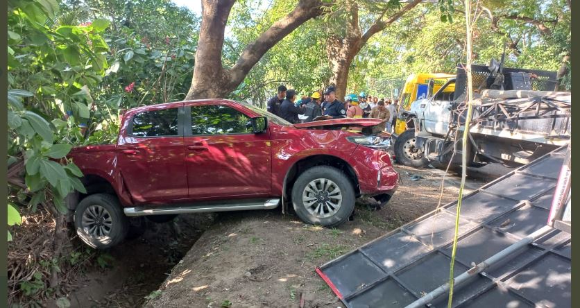 Se registra aparatoso accidente en El Rosario, La Paz