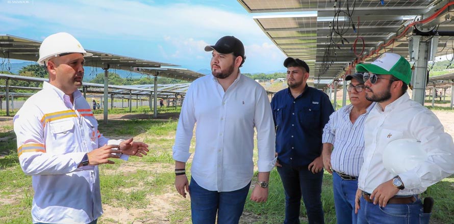 Desarrollan recorrido en planta fotovoltaica Santa Rosa, La Libertad