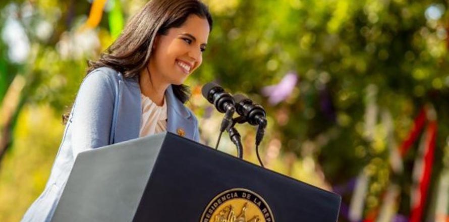 Primera Dama, Gabriela de Bukele, recibe Premio Mundial de las Infancias