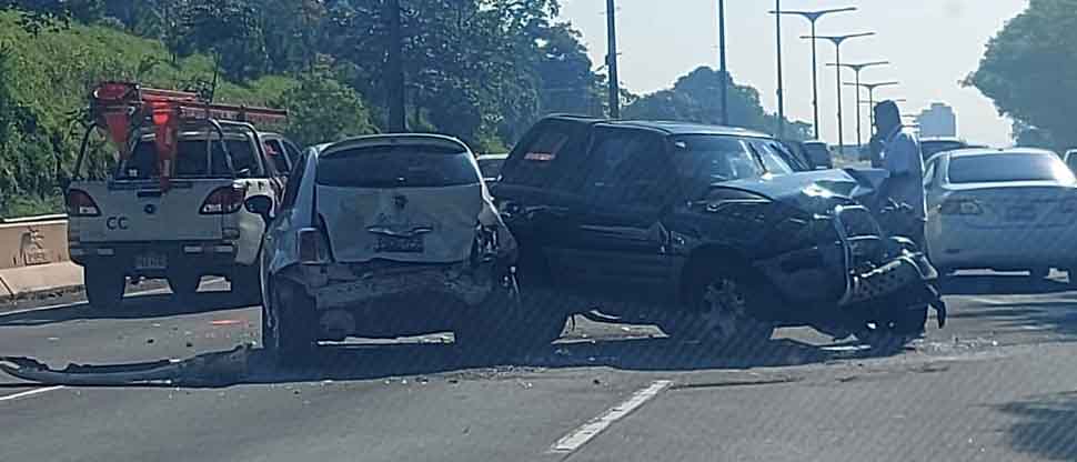 Reportan accidente de tránsito en bulevar Monseñor Romero, sentido de Santa Tecla