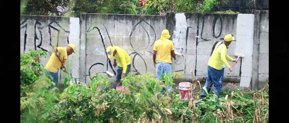 Tras denuncia ciudadana, privados del Plan Cero Ocio eliminan grafitis de pandillas en el occidente del país