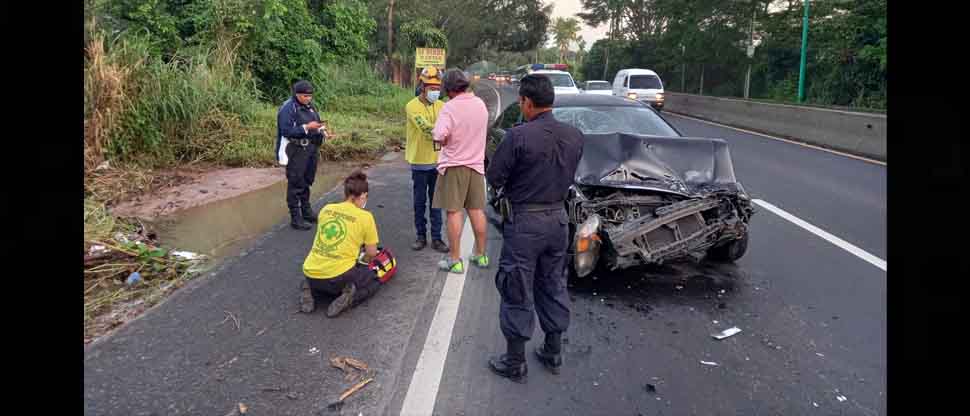 Fuerte accidente de tránsito casi cobra la vida de una persona en carretera a Santa Ana