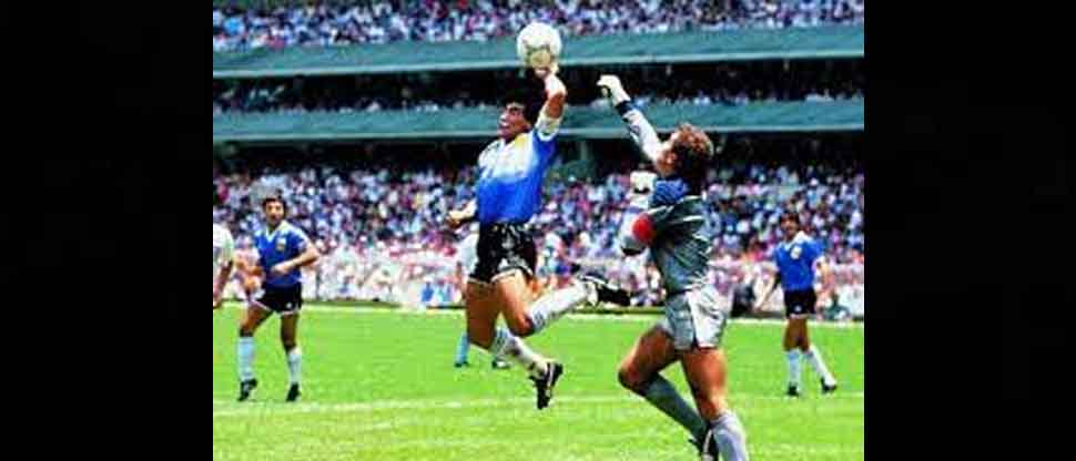 Esta es la millonaria cifra que pagarían por el balón de la “Mano de Dios”