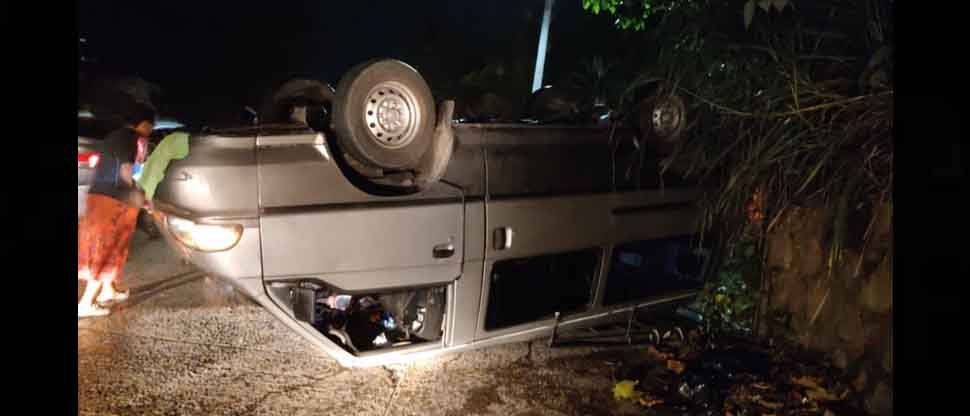 Accidente de microbús deja 11 lesionados en carretera Troncal del Norte