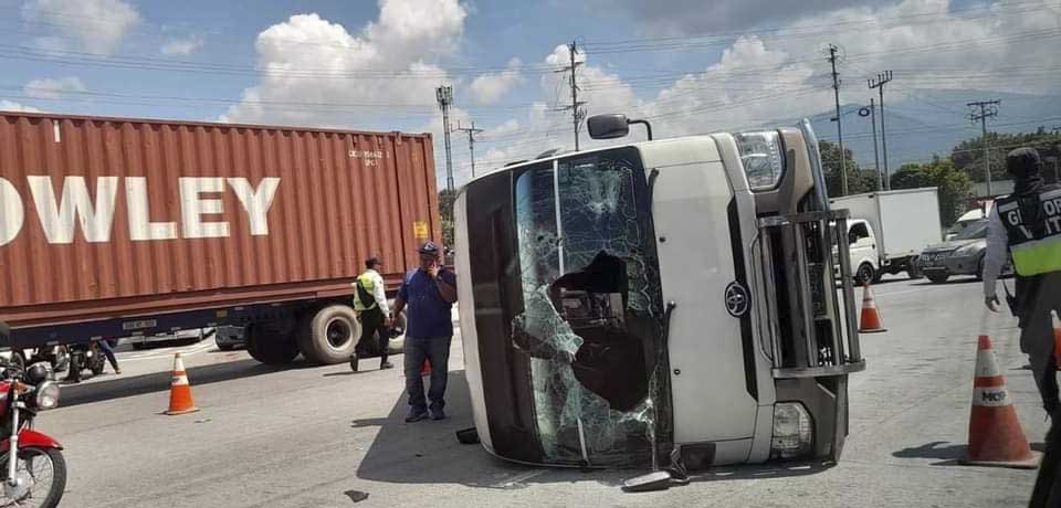 Al menos dos pasajeros lesionados tras accidente de tránsito por el desvío a San Juan Opico