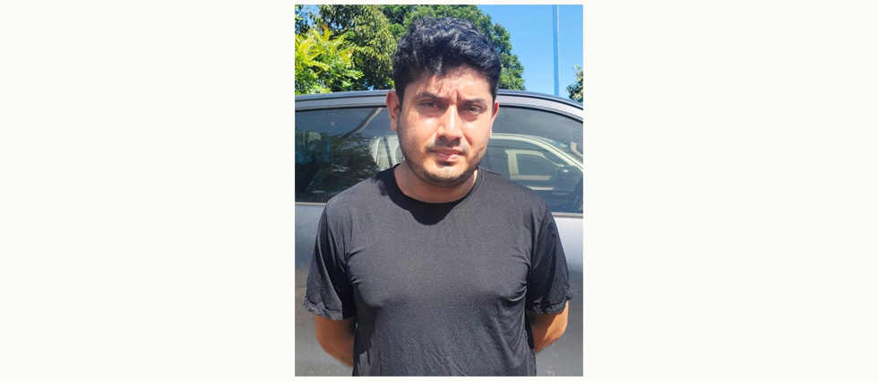 Policías arrestan a hombre que golpeó a una mujer hasta dejarla con lesiones graves