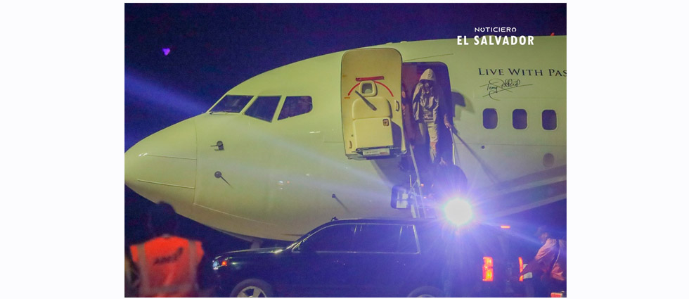 ¡Bad Bunny llega a El Salvador!