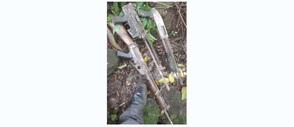 Encuentran armas que estaban enterradas a la orilla de un río en La Libertad
