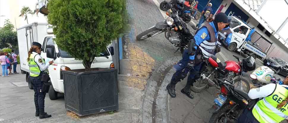 Multan a conductores por estacionar sus vehículos en zonas prohibidas del Centro Histórico de San Salvador