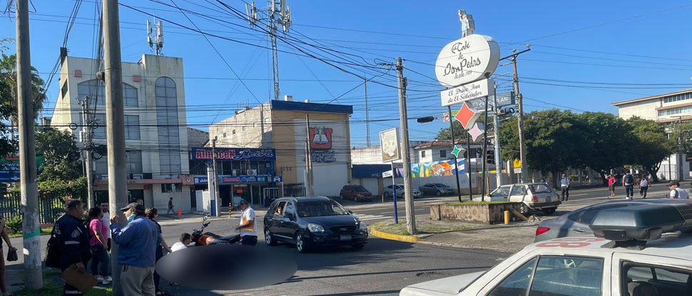 Buscan a familiares de abuelito que perdió la memoria tras ser atropellado en la Alameda Roosevelt