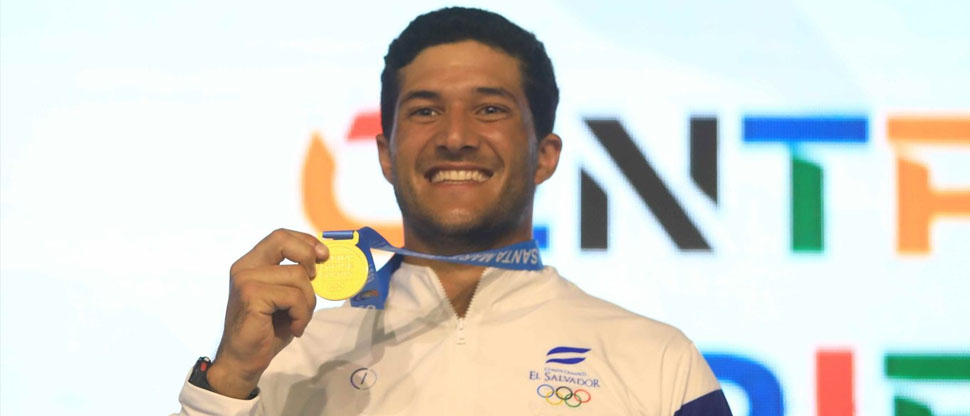 Enrique Arathoon gana la primera medalla de oro para El Salvador en Santa Marta