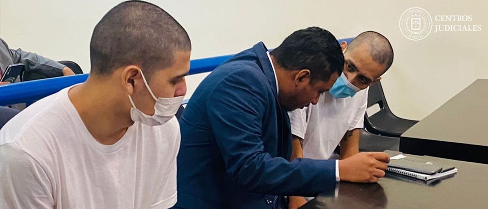 Sujetos que asaltaron y vapulearon a su víctima cuando iba a la tienda en Soyapango pasarán presos 8 años