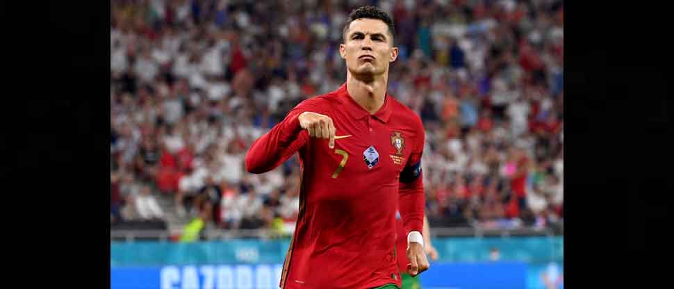 Manchester United borra mural gigante de Cristiano Ronaldo en Old Trafford