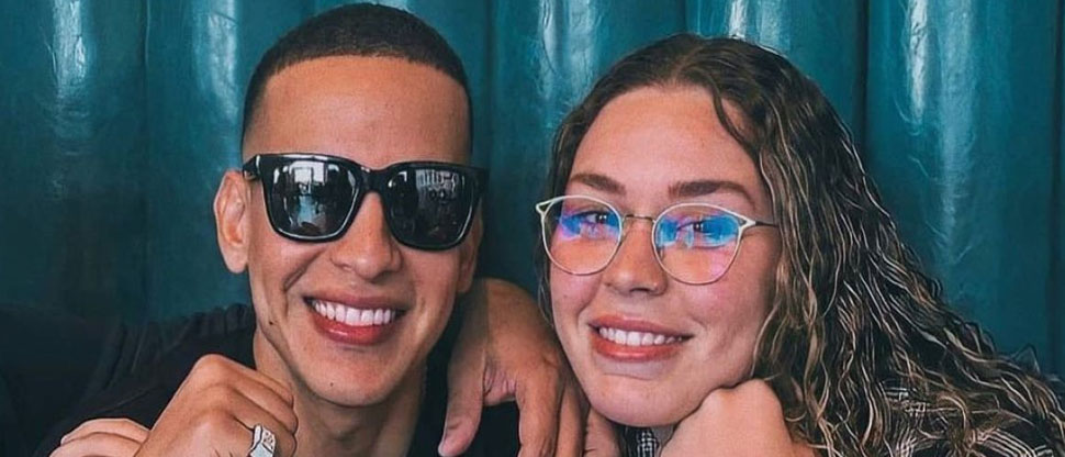 VIDEO: Hija de Daddy Yankee queda fascinada tras probar las pupusas
