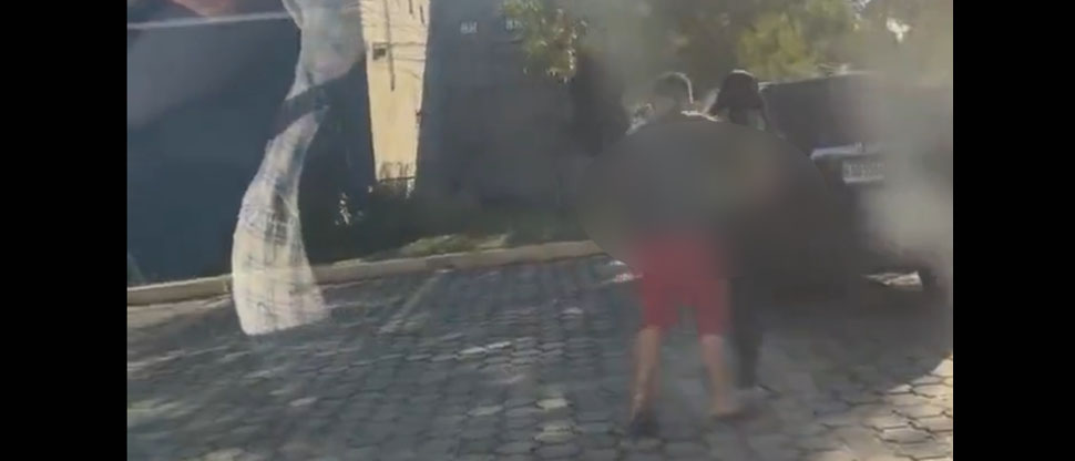 Mujer intenta escapar de su agresor pero este la atrapa y mete a su camioneta en Honduras 