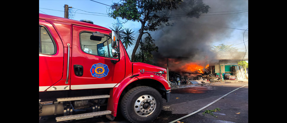 VIDEO: Incendio consume vivienda en la colonia El Refugio