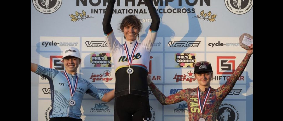 Hombre que se percibe como mujer gana carrera ciclista en la división femenina en Estados Unidos