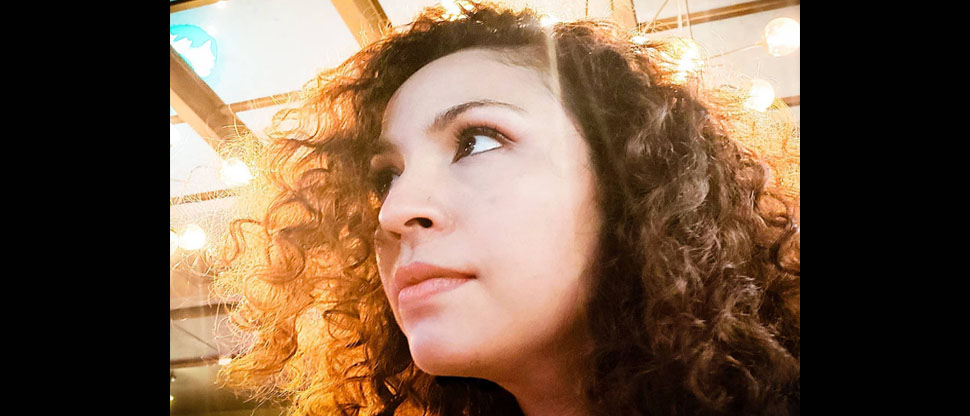 Salvadoreña gana prestigioso premio internacional de poesía en España