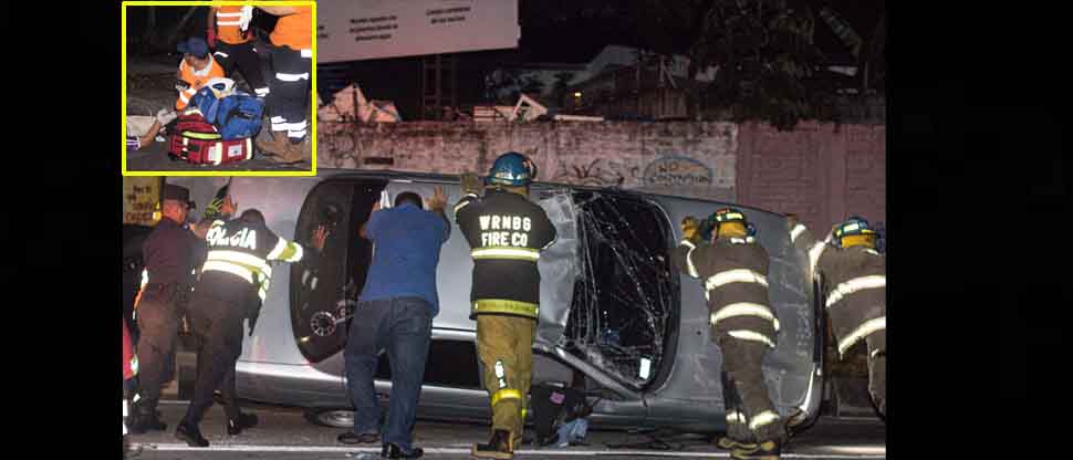 Aparatoso accidente casi cobra la vida de un conductor en Alameda Juan Pablo II