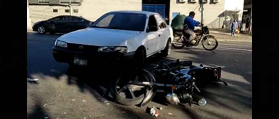 Mala maniobra de conductor termina en grave accidente en carretera Troncal del Norte