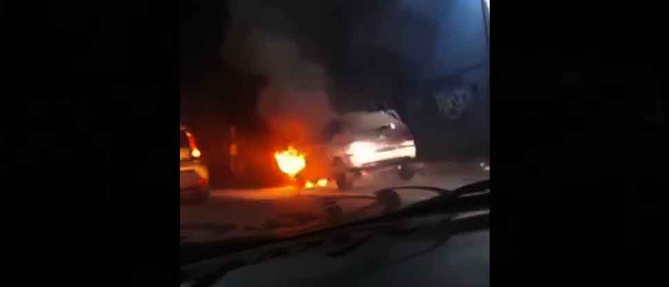 VIDEO: Conductor pasa momentos de angustia al ver que su vehículo se incendia en carretera Troncal del Norte