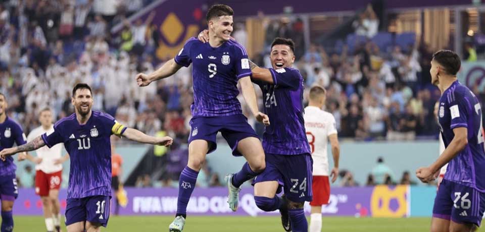 Argentina se mete a los octavos de final tras derrotar a Polonia