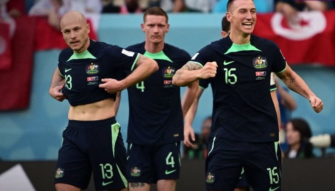 Australia vence a Túnez y sigue con vida en el Mundial de Qatar