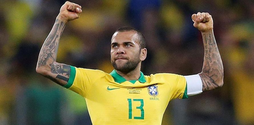 Polémica en Brasil tras la convocatoria de Dani Alves, a sus 39 años