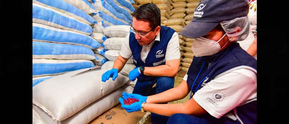Defensoría del Consumidor verifica precios del maíz y frijol en tiendas mayoristas de Soyapango