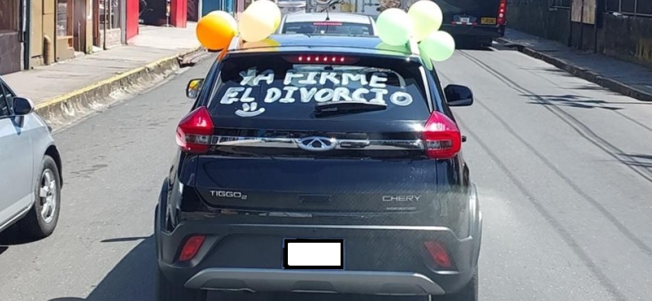 Hombre celebra su separación y se hace viral al compartir con todos: ‘Ya firmé el divorcio’