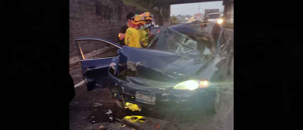 Dos personas se salvan de milagro, entre ellas, una niña de dos años tras accidentarse en carretera Panamericana
