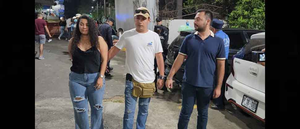 Capturan a sujetos que vendían boletos falsos para el concierto de Bad Bunny