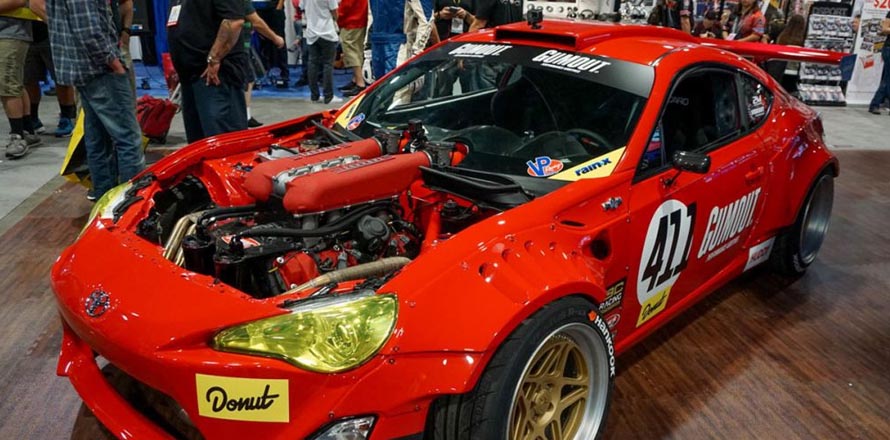 Meten preso a sujeto que transformó un Toyota en un Ferrari