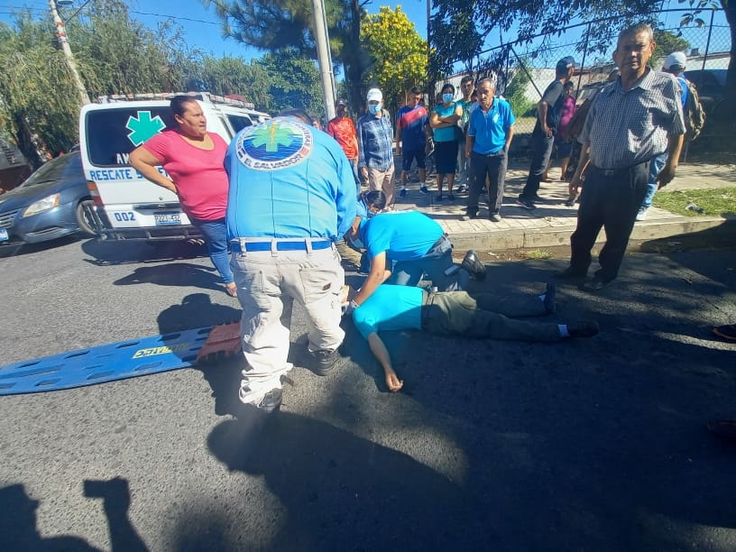 Pasajero resulta lesionado al caer de un autobús en movimiento en Santa ...