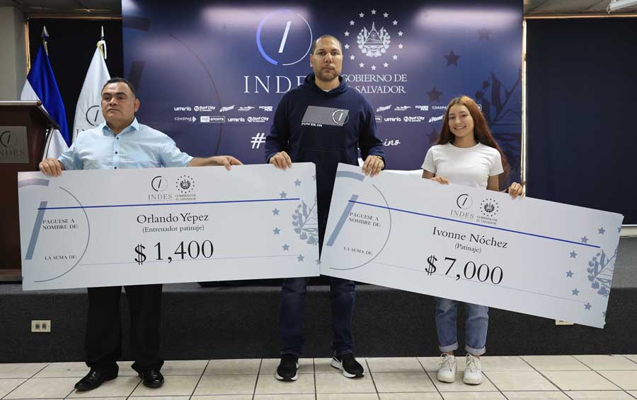 INDES premia a medallista mundiales juveniles