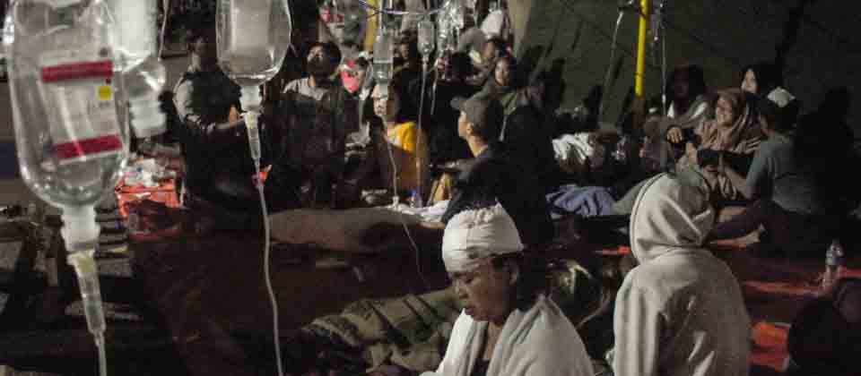 Al menos 162 fallecidos y centenares de heridos en un terremoto en Indonesia