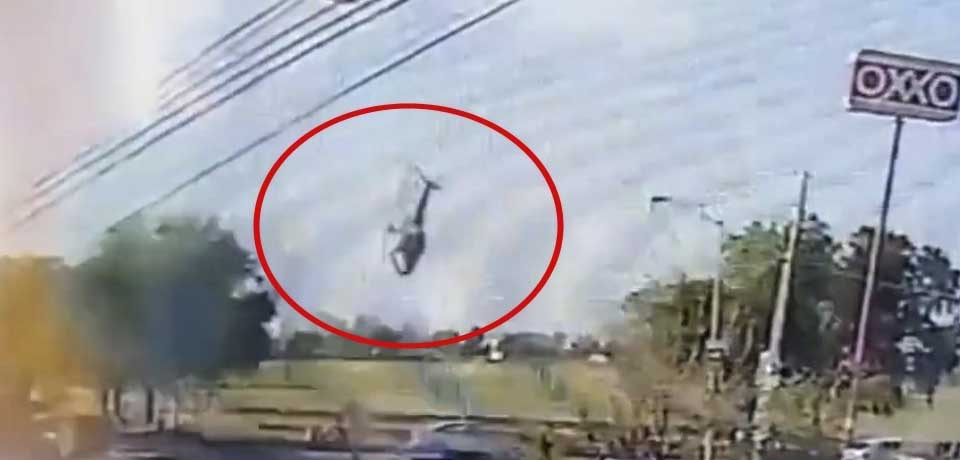VIDEO: Cámara capta caída de helicóptero en el que viajaba funcionario mexicano